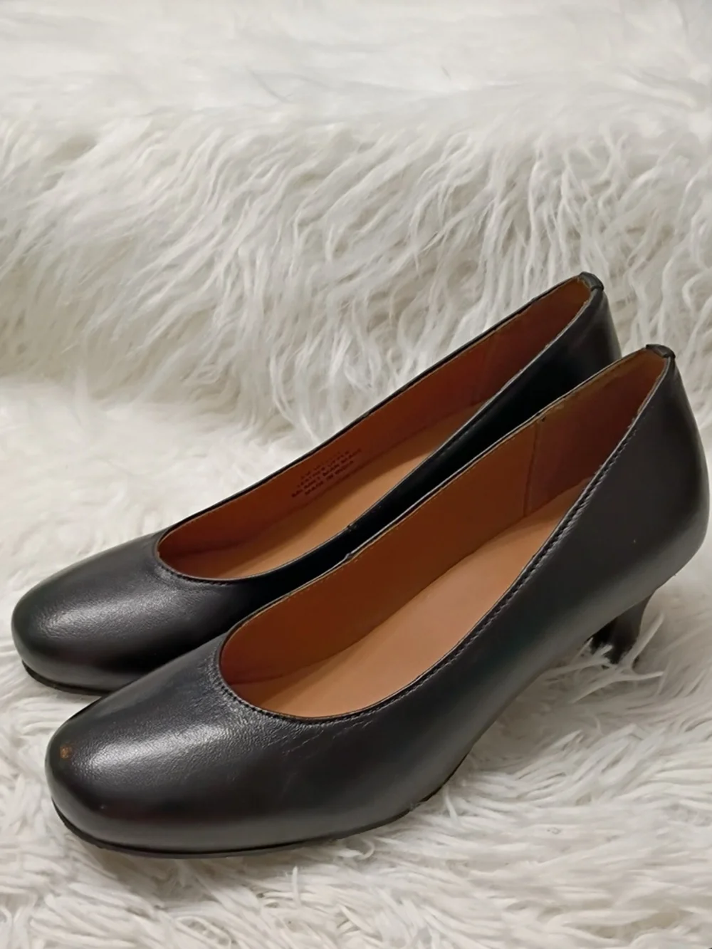New ARRAY Flatter Black Leather Low Kitten Heel Pump 6M